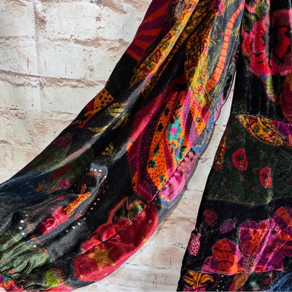 Farm Rio The Crazy Mix V Neck Velveteen Mini Dress Size Small - Picture 6 of 12